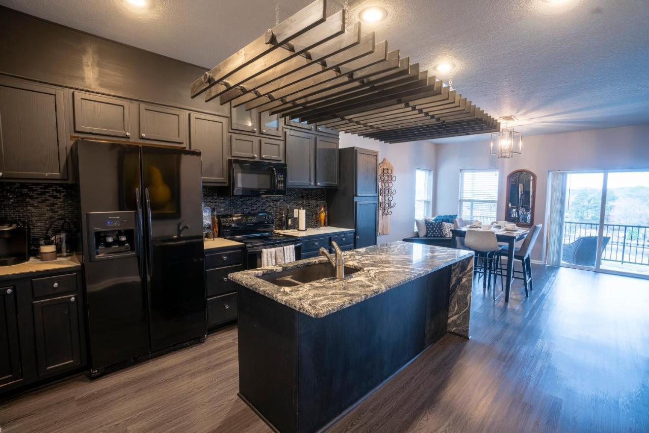 Brooklynn'S Bay, Elegant Lakefront Condo Retreat Χοτ Σπρινγκς Εξωτερικό φωτογραφία