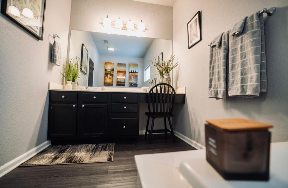 Brooklynn'S Bay, Elegant Lakefront Condo Retreat Χοτ Σπρινγκς Εξωτερικό φωτογραφία