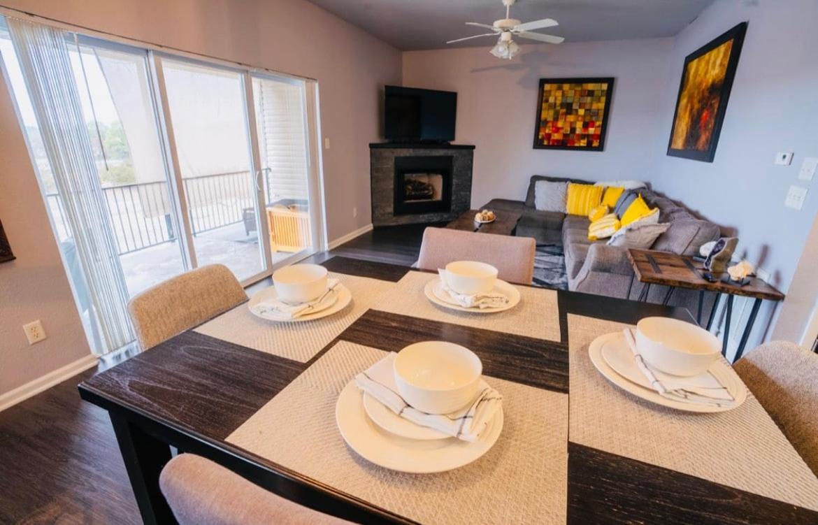 Brooklynn'S Bay, Elegant Lakefront Condo Retreat Χοτ Σπρινγκς Εξωτερικό φωτογραφία