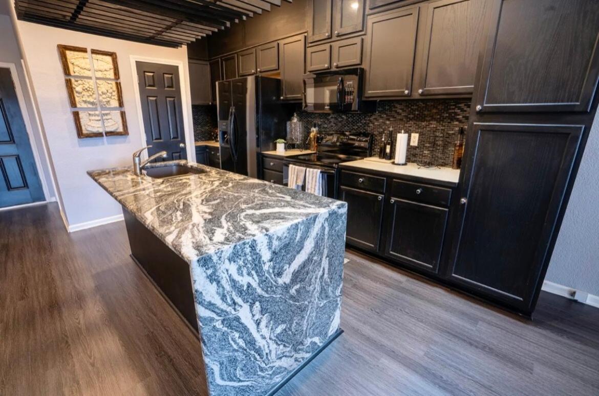 Brooklynn'S Bay, Elegant Lakefront Condo Retreat Χοτ Σπρινγκς Εξωτερικό φωτογραφία