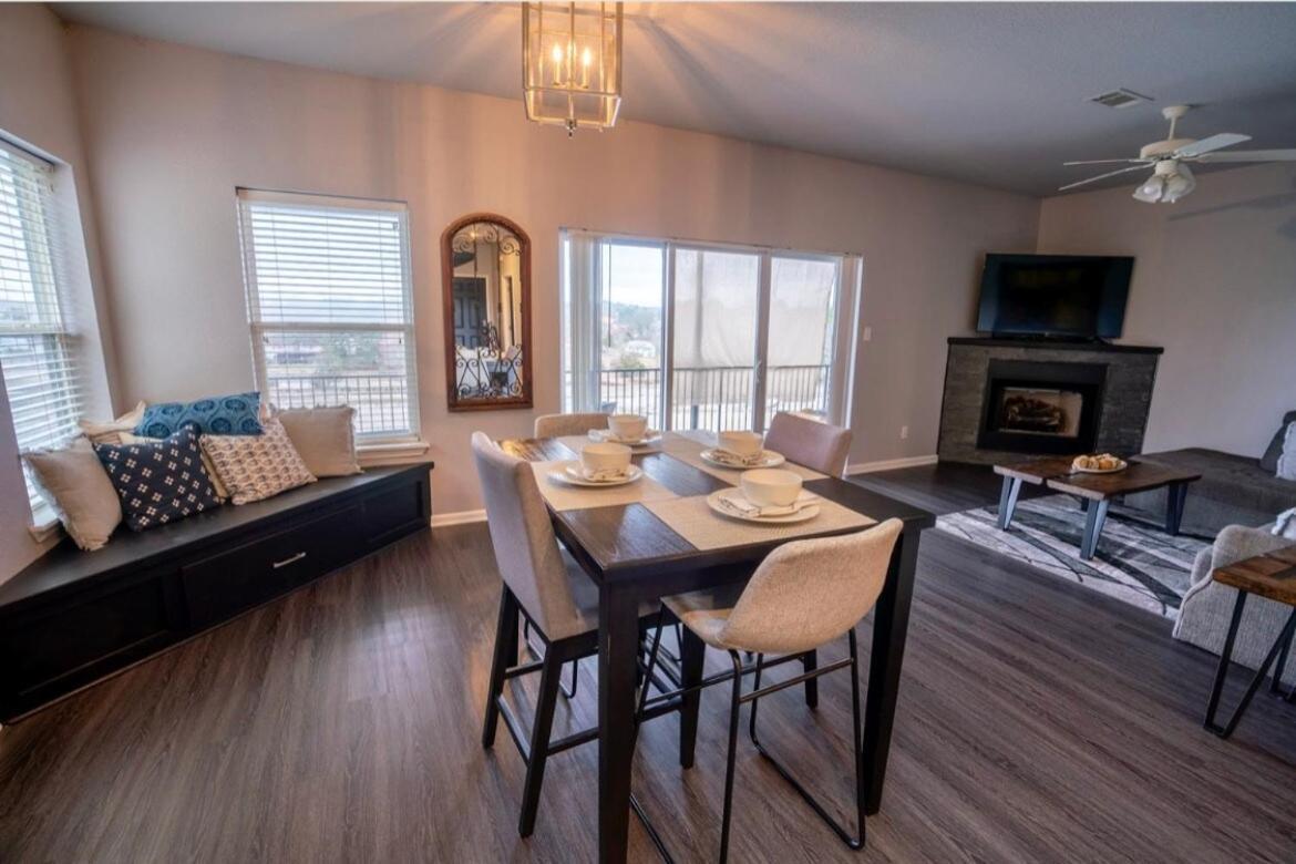 Brooklynn'S Bay, Elegant Lakefront Condo Retreat Χοτ Σπρινγκς Εξωτερικό φωτογραφία