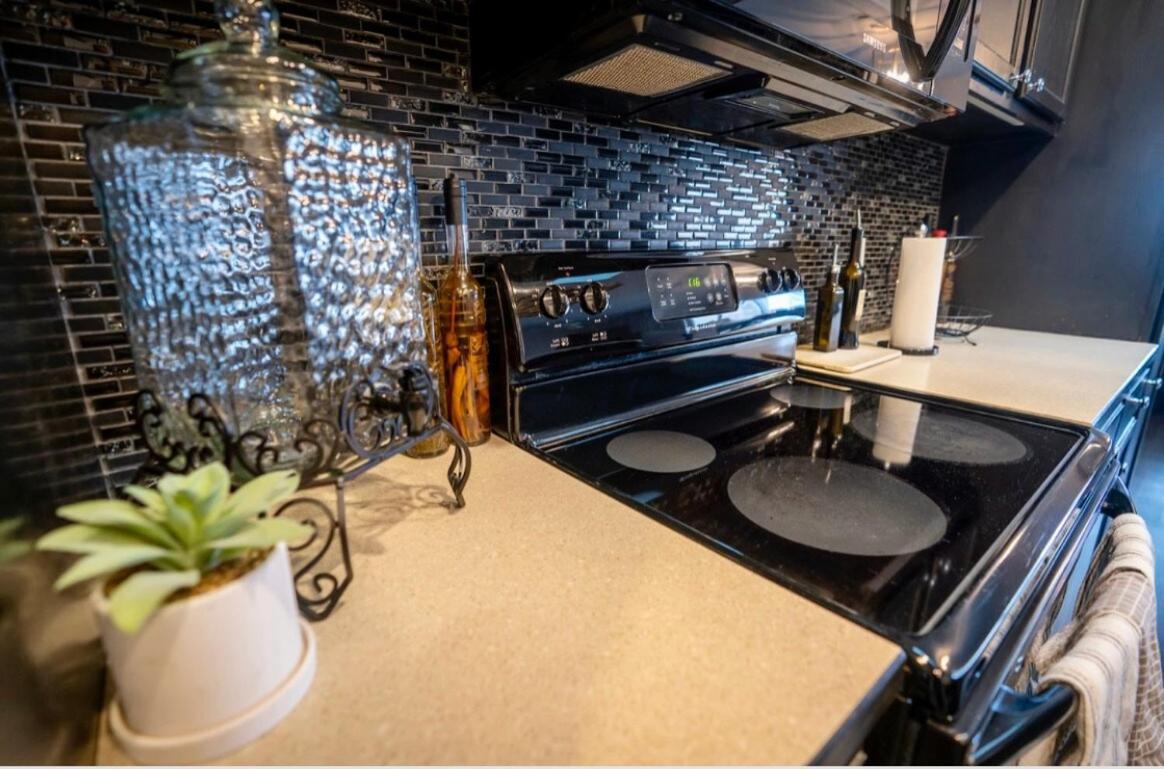Brooklynn'S Bay, Elegant Lakefront Condo Retreat Χοτ Σπρινγκς Εξωτερικό φωτογραφία